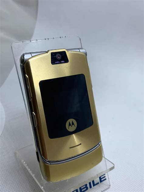 Motorola and D&G: Gold Razr V3i unpacked 